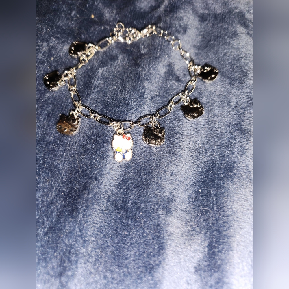 Hello kitty charm bracelet Made by me - Picture 5 of 5